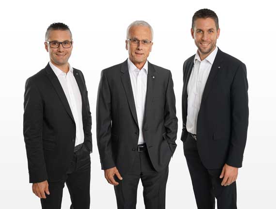 Die Geschäftsführer von di-soric, Peter und Stefan Eisemann, mit dem Gründer des Unternehmens, Rudi Eisemann, in der Mitte